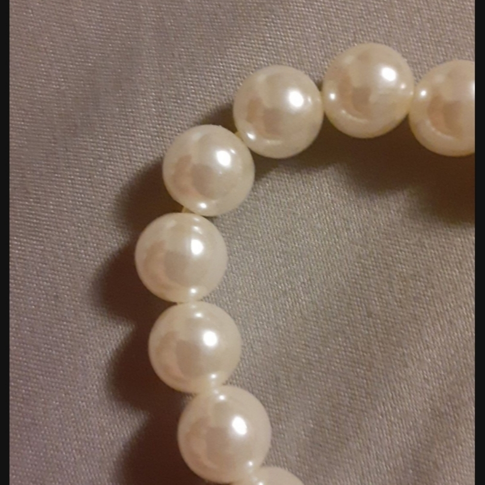 Gloria Pearlesque bracelet by Avon